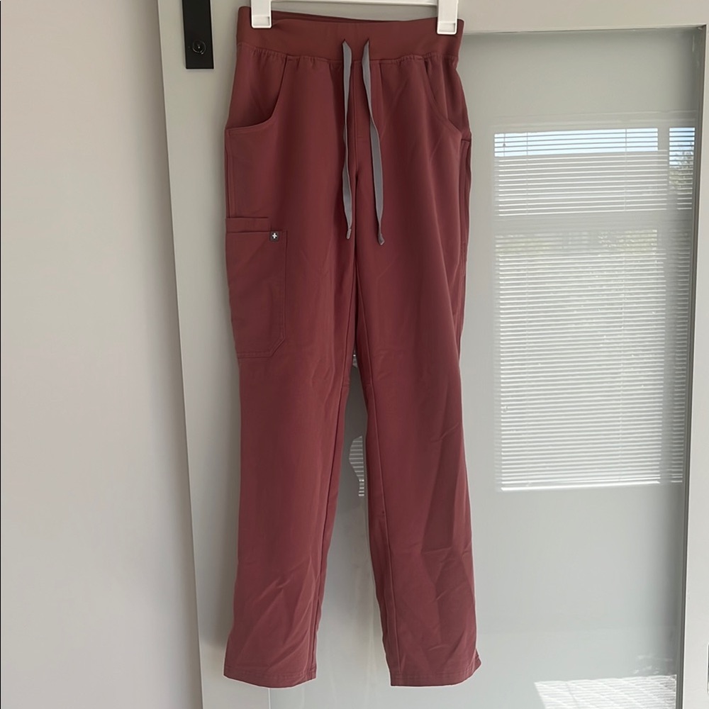 FIGS Mauve Kade cargo pants